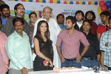 Aadi Birthday Celebrations With Pyaar Mein Padipoyane Team